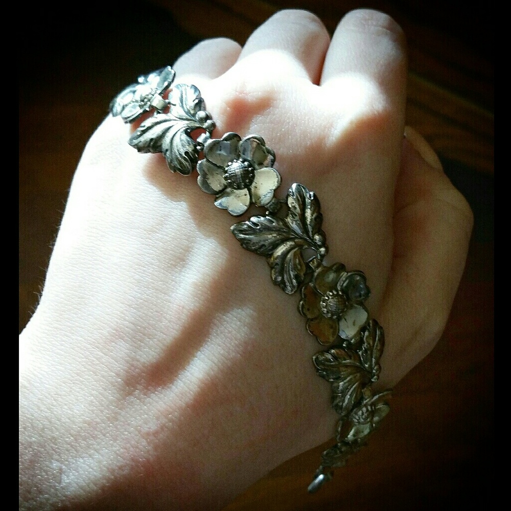 Vintage Art Deco sterling silver dogwood bracelet